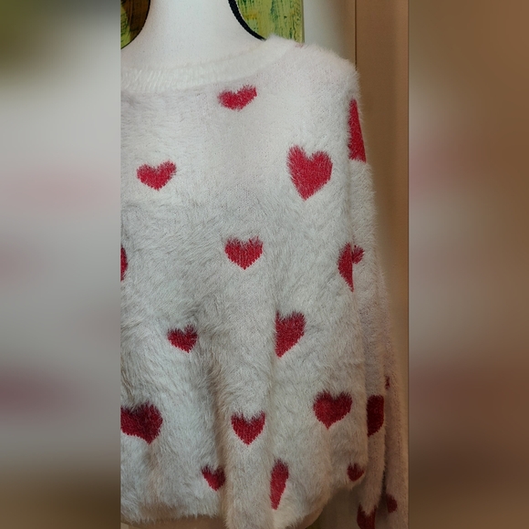 Cozy Heart Pattern Sweater - White and Red - Picture 3 of 11